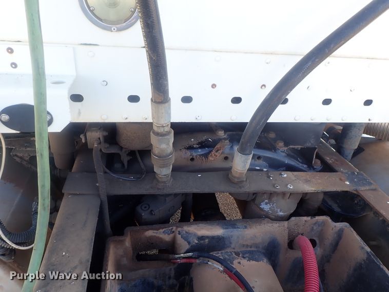 image for item DC1474 2004 Freightliner Columbia  semi truck