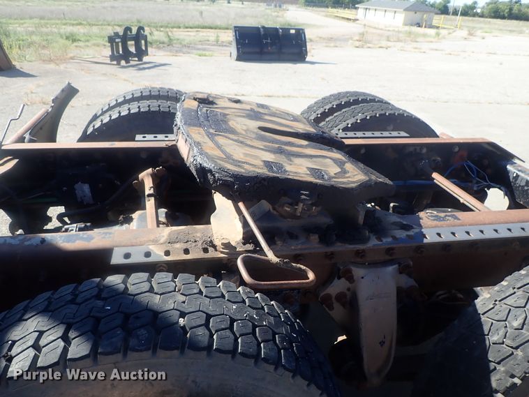 image for item DC1474 2004 Freightliner Columbia  semi truck