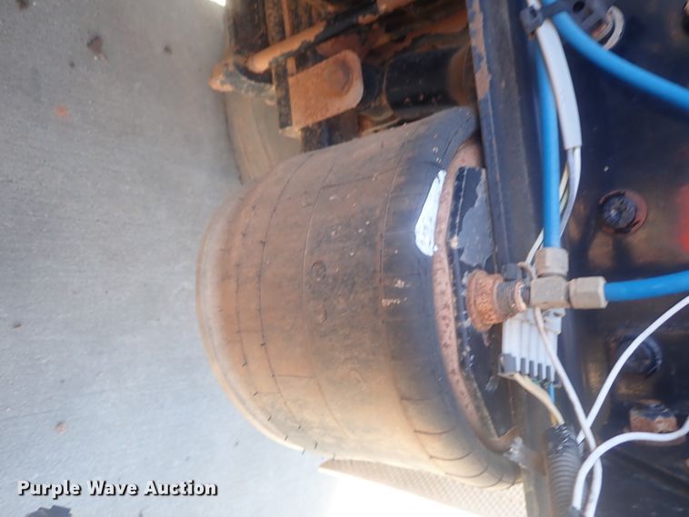 image for item DC1474 2004 Freightliner Columbia  semi truck