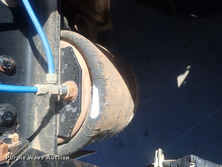 image for item DC1474 2004 Freightliner Columbia  semi truck