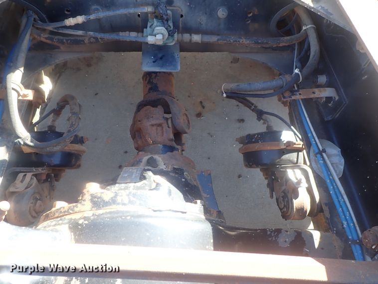 image for item DC1474 2004 Freightliner Columbia  semi truck