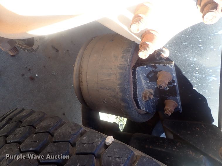 image for item DC1474 2004 Freightliner Columbia  semi truck