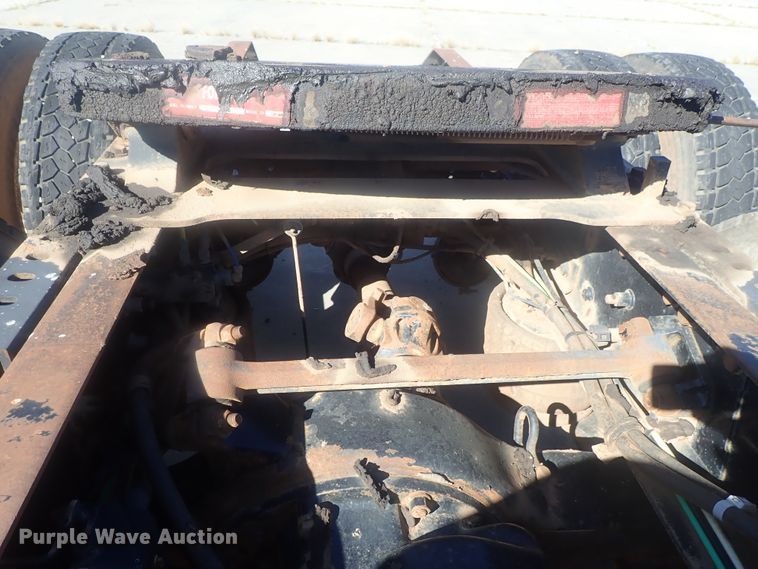 image for item DC1474 2004 Freightliner Columbia  semi truck