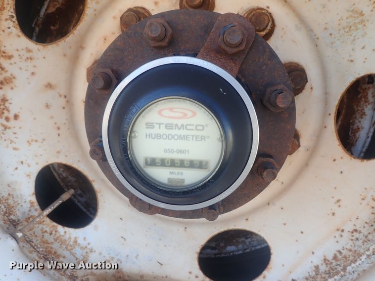 image for item DC1474 2004 Freightliner Columbia  semi truck