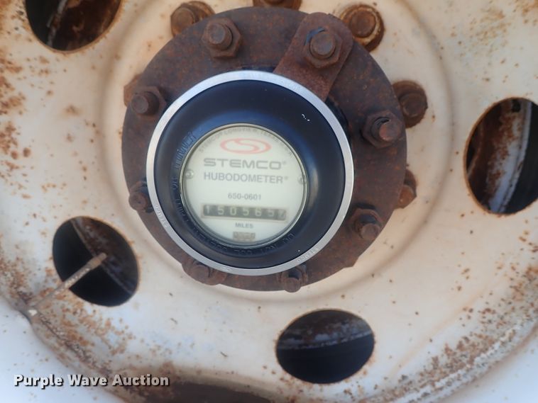 image for item DC1474 2004 Freightliner Columbia  semi truck