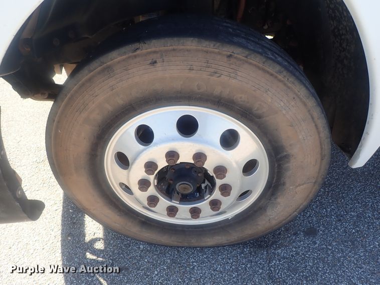 image for item DC1474 2004 Freightliner Columbia  semi truck