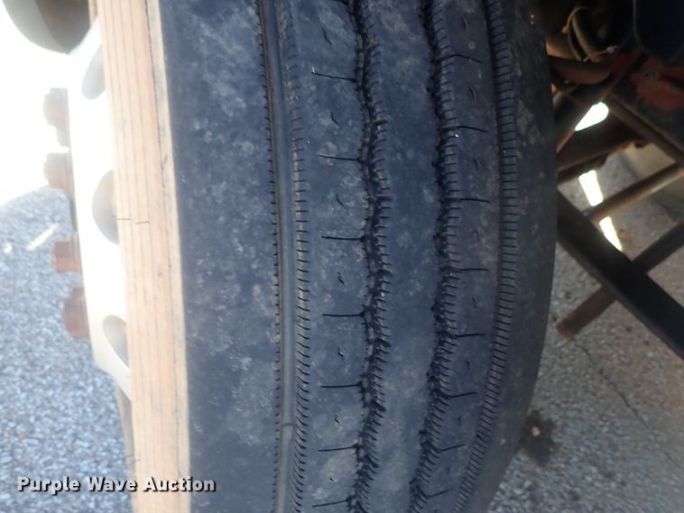 image for item DC1474 2004 Freightliner Columbia  semi truck