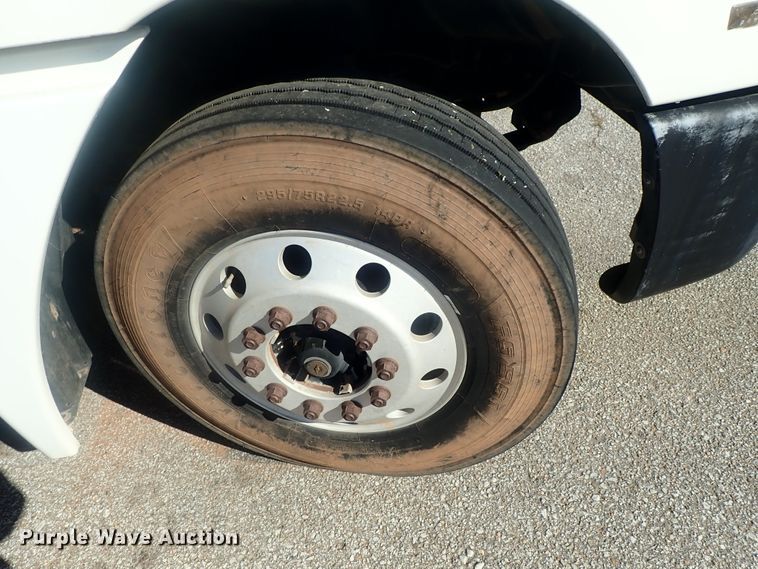 image for item DC1474 2004 Freightliner Columbia  semi truck