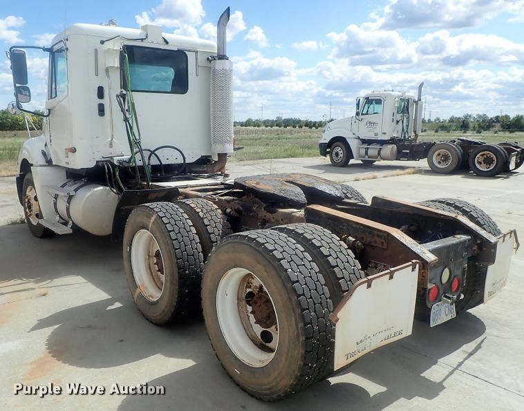 image for item DC1475 2003 Freightliner Columbia  semi truck