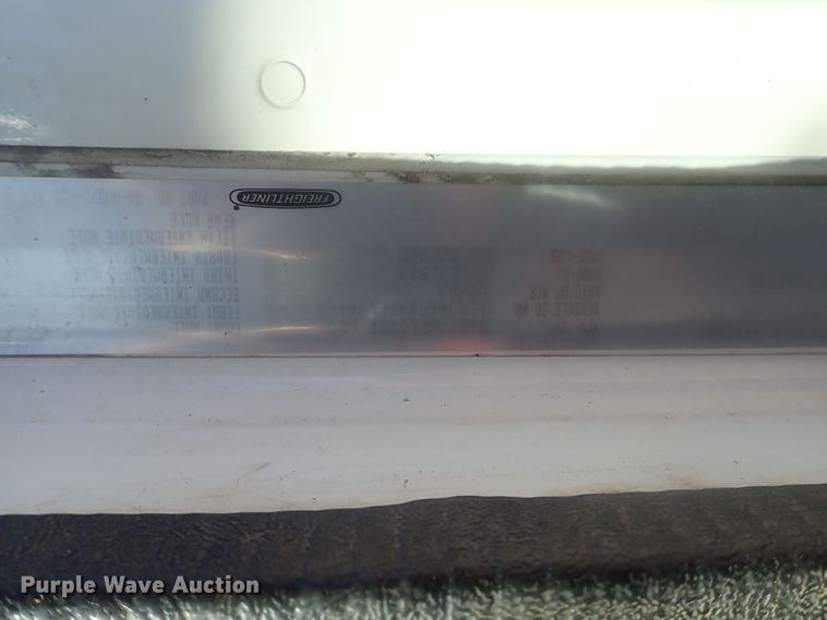 image for item DC1475 2003 Freightliner Columbia  semi truck