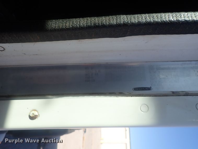 image for item DC1475 2003 Freightliner Columbia  semi truck