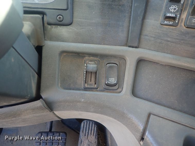 image for item DC1475 2003 Freightliner Columbia  semi truck