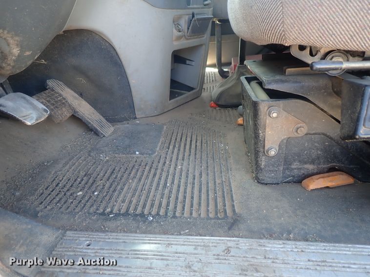 image for item DC1475 2003 Freightliner Columbia  semi truck