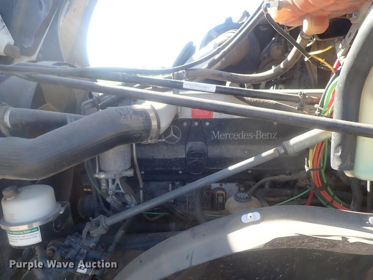 image for item DC1475 2003 Freightliner Columbia  semi truck