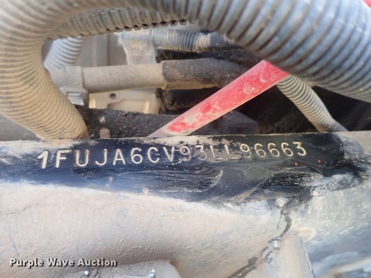 image for item DC1475 2003 Freightliner Columbia  semi truck