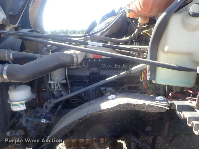 image for item DC1475 2003 Freightliner Columbia  semi truck