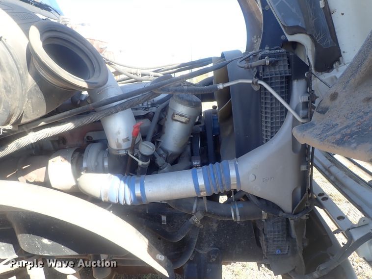 image for item DC1475 2003 Freightliner Columbia  semi truck