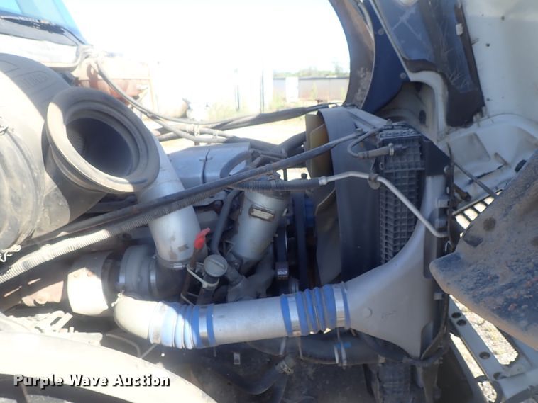 image for item DC1475 2003 Freightliner Columbia  semi truck