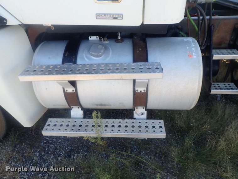 image for item DC1475 2003 Freightliner Columbia  semi truck