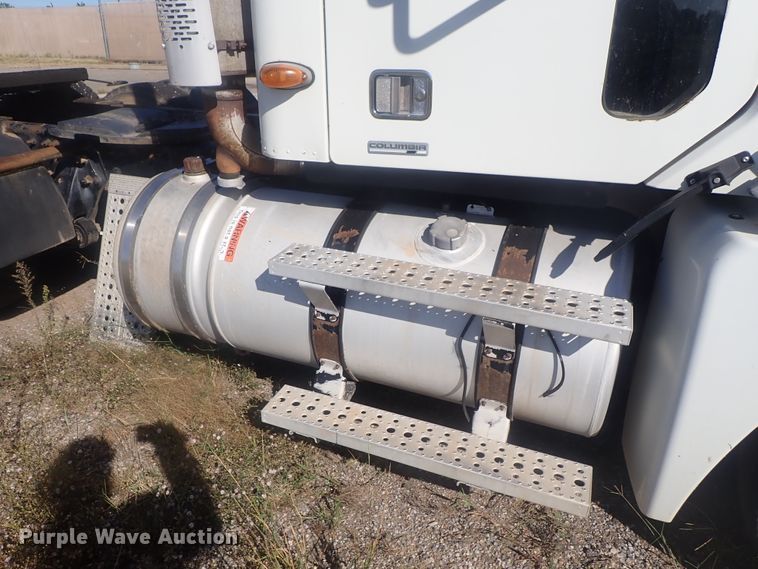 image for item DC1475 2003 Freightliner Columbia  semi truck