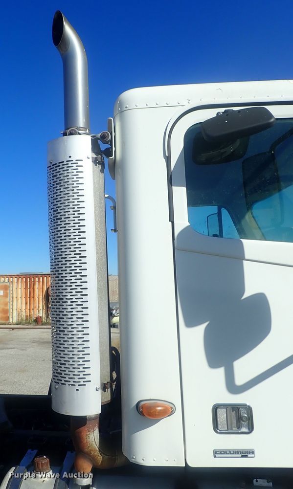 image for item DC1475 2003 Freightliner Columbia  semi truck
