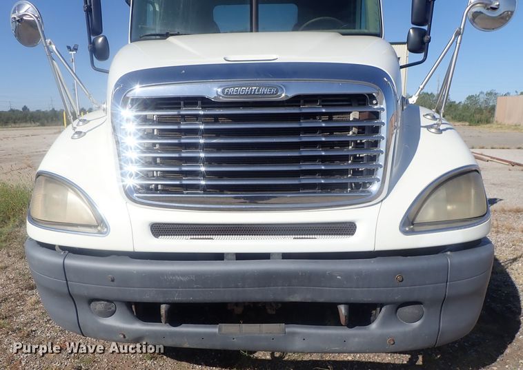 image for item DC1475 2003 Freightliner Columbia  semi truck