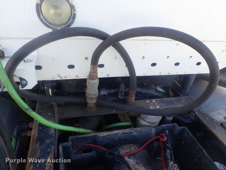 image for item DC1475 2003 Freightliner Columbia  semi truck