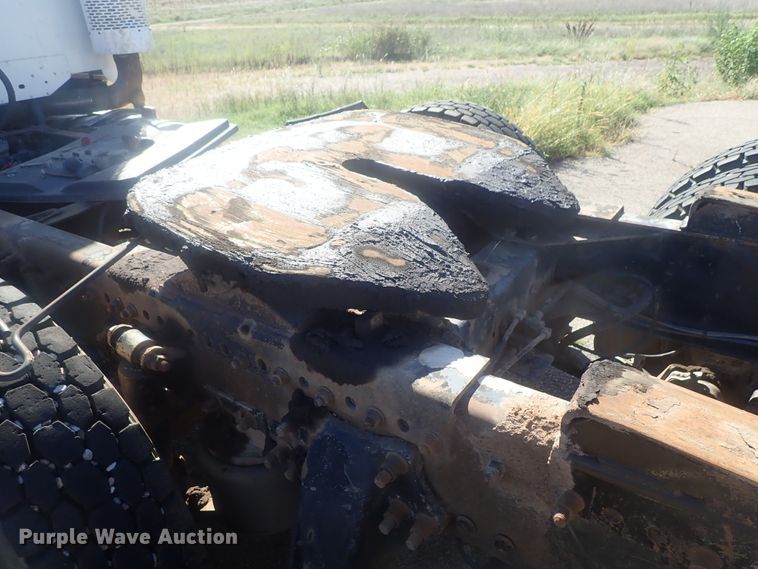 image for item DC1475 2003 Freightliner Columbia  semi truck