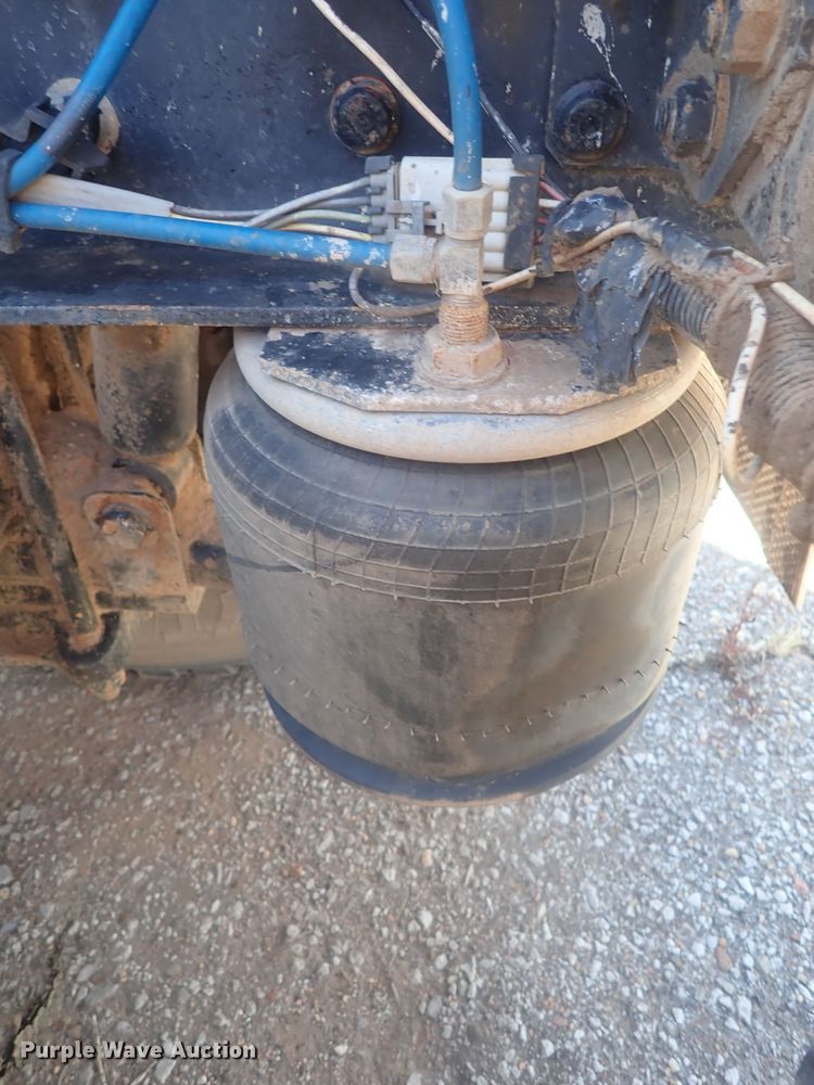 image for item DC1475 2003 Freightliner Columbia  semi truck