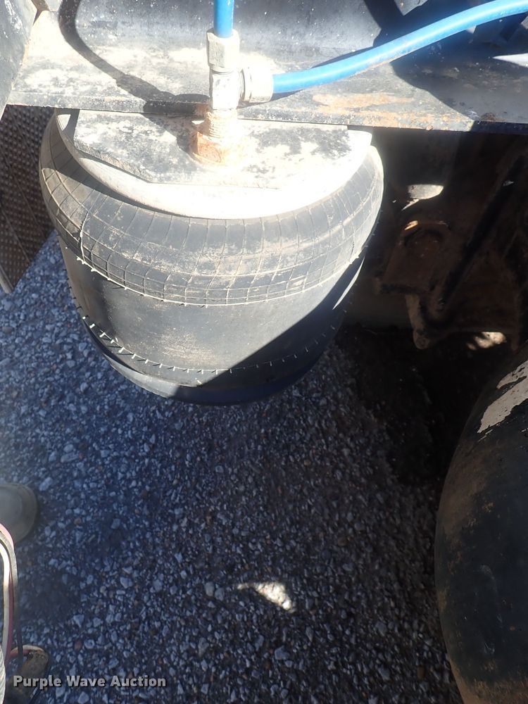 image for item DC1475 2003 Freightliner Columbia  semi truck