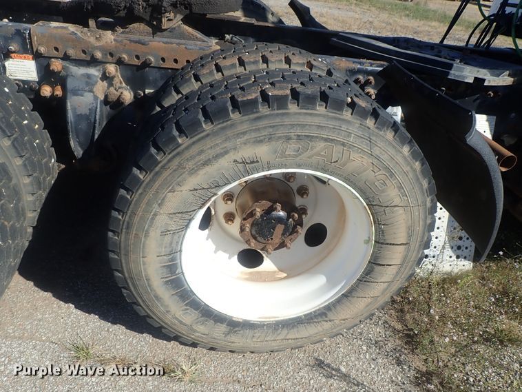 image for item DC1475 2003 Freightliner Columbia  semi truck