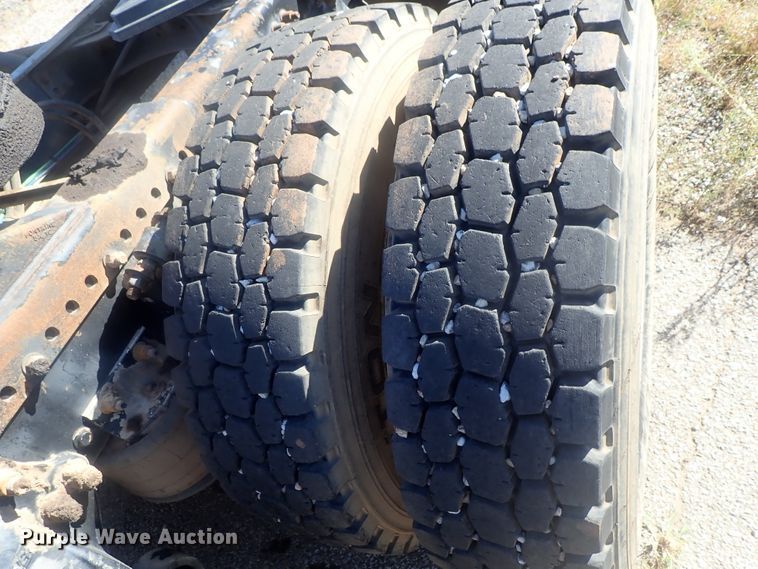 image for item DC1475 2003 Freightliner Columbia  semi truck