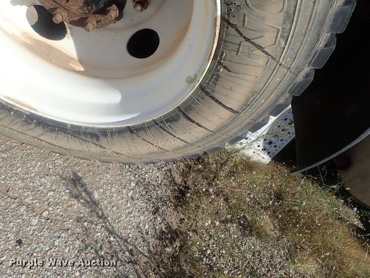 image for item DC1475 2003 Freightliner Columbia  semi truck