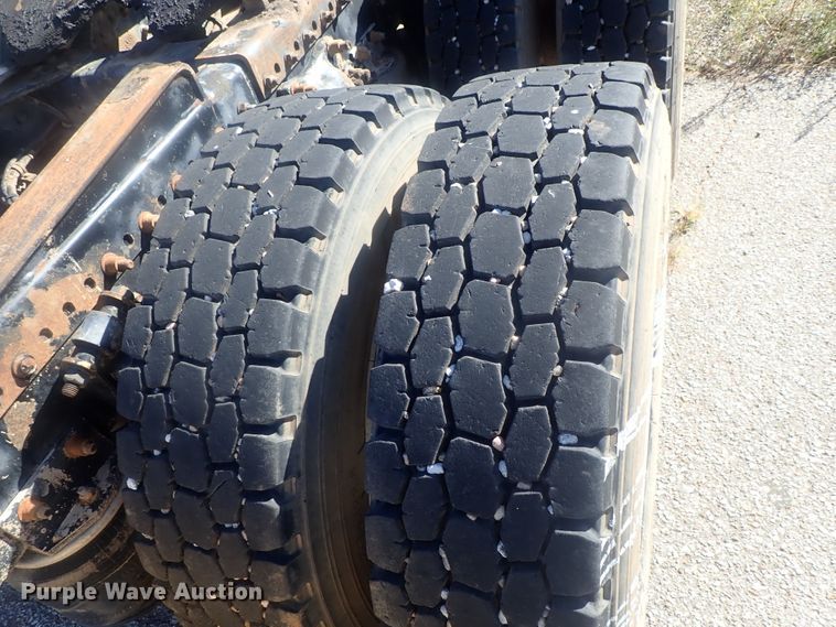 image for item DC1475 2003 Freightliner Columbia  semi truck