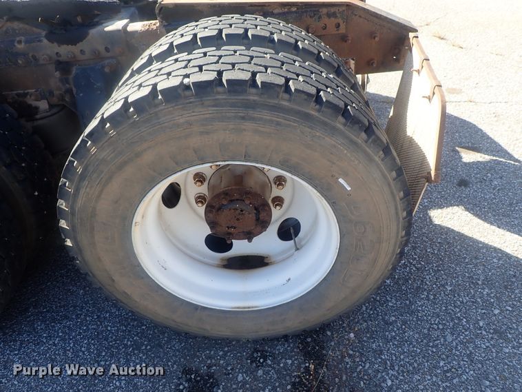 image for item DC1475 2003 Freightliner Columbia  semi truck