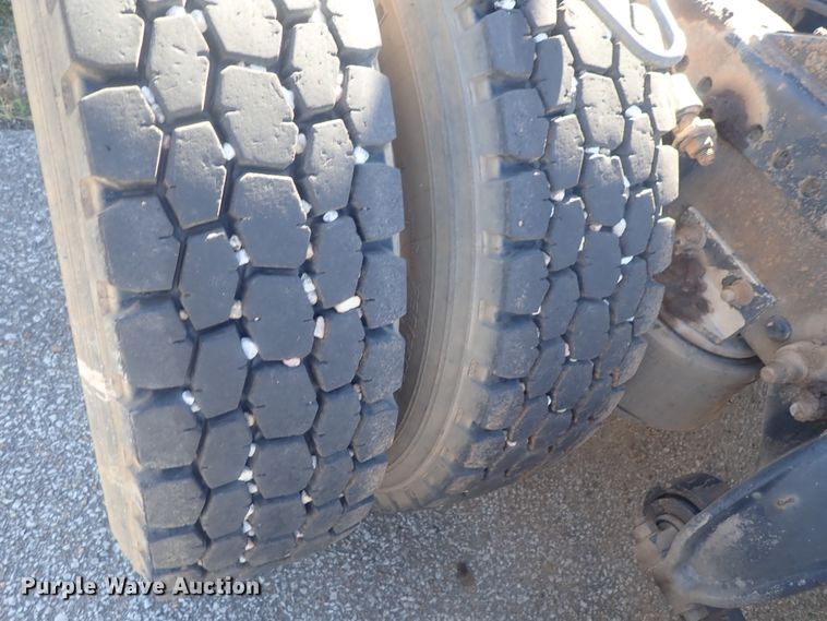 image for item DC1475 2003 Freightliner Columbia  semi truck