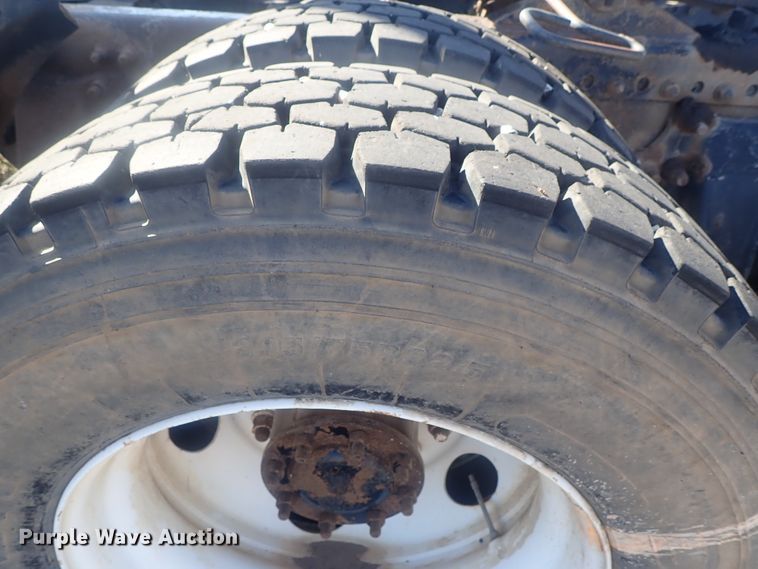 image for item DC1475 2003 Freightliner Columbia  semi truck