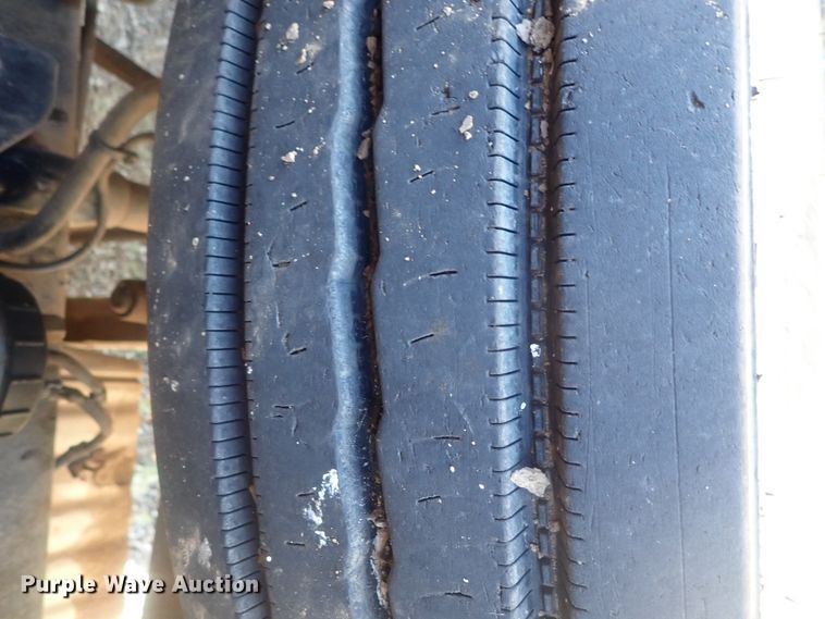 image for item DC1475 2003 Freightliner Columbia  semi truck