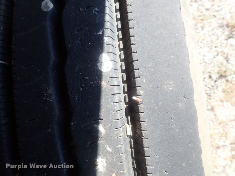 image for item DC1475 2003 Freightliner Columbia  semi truck