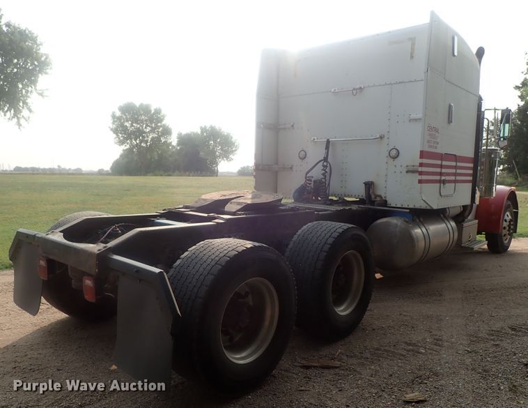 image for item DE0764 1998 Peterbilt 379  semi truck