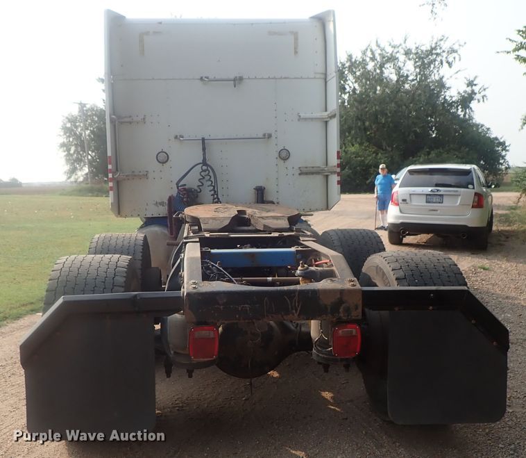 image for item DE0764 1998 Peterbilt 379  semi truck