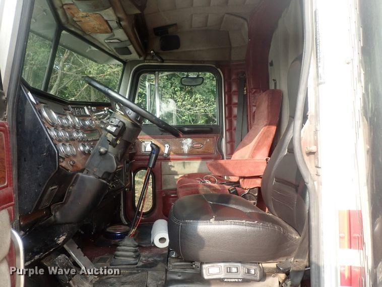 image for item DE0764 1998 Peterbilt 379  semi truck