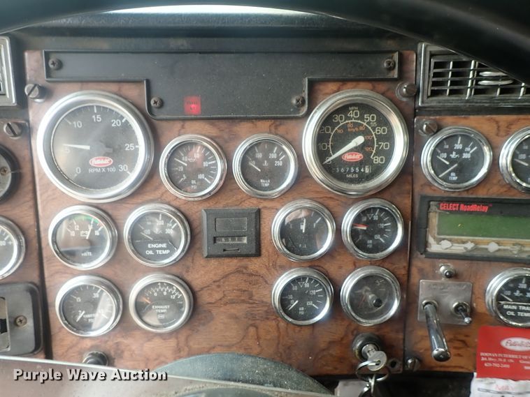 image for item DE0764 1998 Peterbilt 379  semi truck