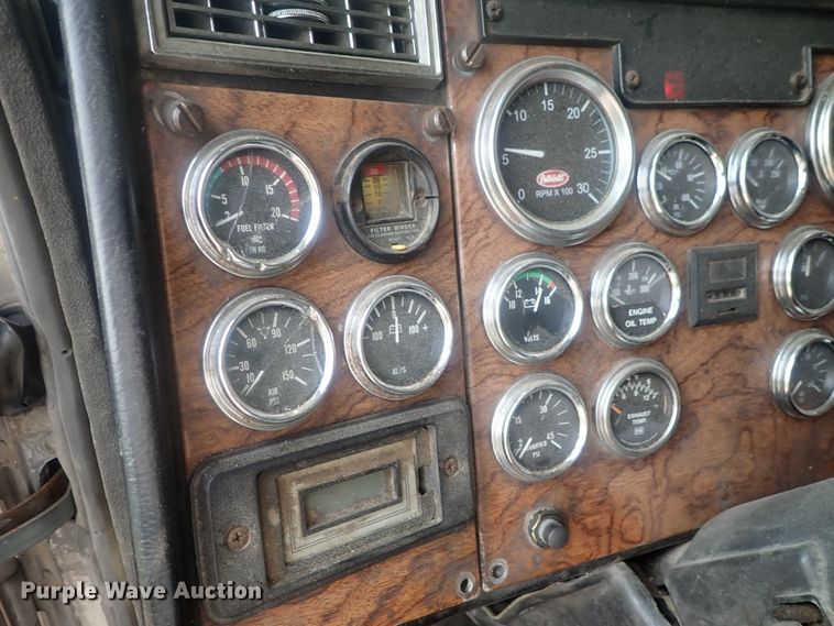 image for item DE0764 1998 Peterbilt 379  semi truck