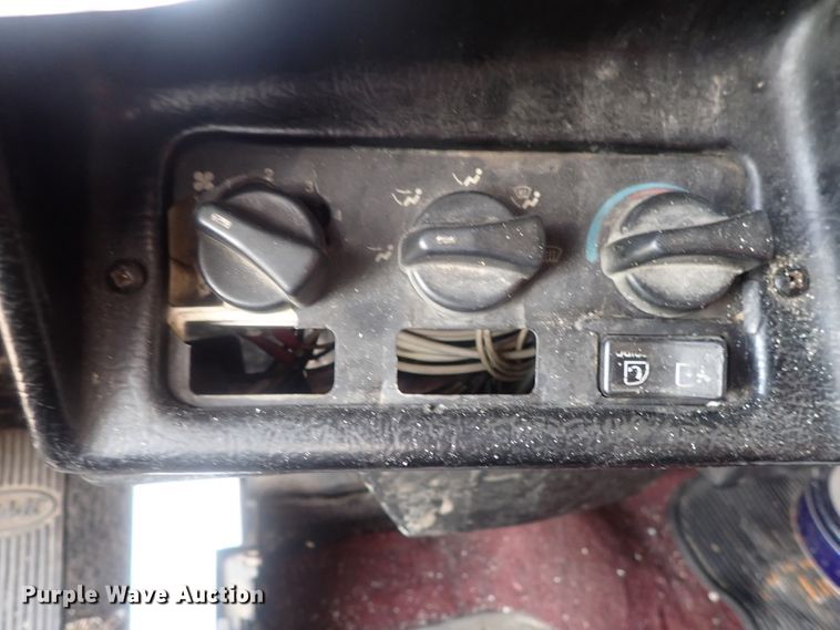 image for item DE0764 1998 Peterbilt 379  semi truck