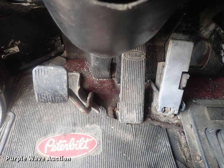 image for item DE0764 1998 Peterbilt 379  semi truck
