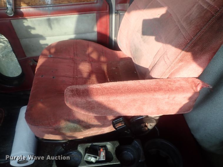 image for item DE0764 1998 Peterbilt 379  semi truck