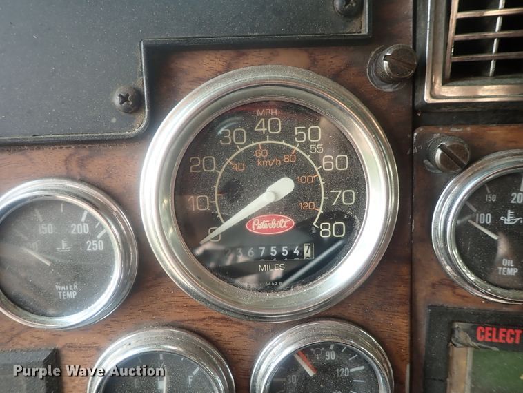 image for item DE0764 1998 Peterbilt 379  semi truck