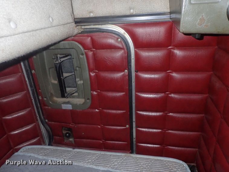 image for item DE0764 1998 Peterbilt 379  semi truck