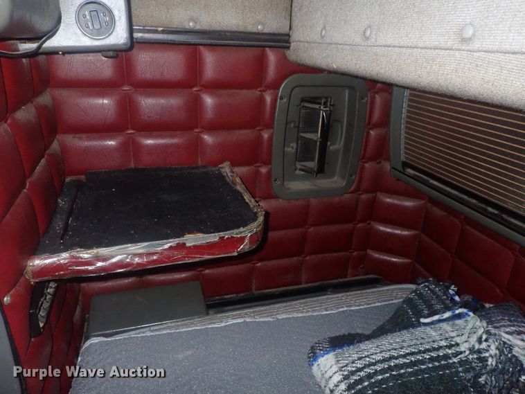 image for item DE0764 1998 Peterbilt 379  semi truck